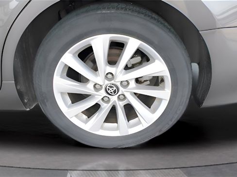 Used 2021 Toyota Camry LE w/ Carpet Mat Package (TMS) image 9