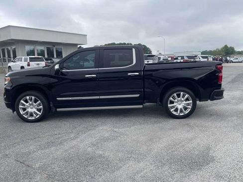 Used 2023 Chevrolet Silverado 1500 High Country w/ High Country Premium Package AWD/4WD image 7