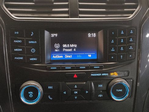 Used 2018 Ford Explorer XLT image 25