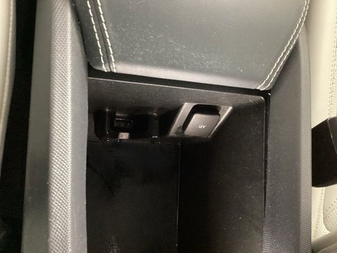 Used 2021 Ford Mustang Mach-E Premium image 32