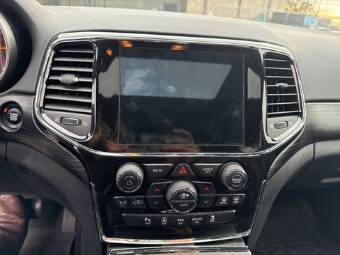 Certified 2021 Jeep Grand Cherokee Laredo X image 10