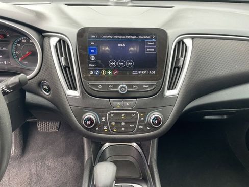 Used 2024 Chevrolet Malibu LT image 17