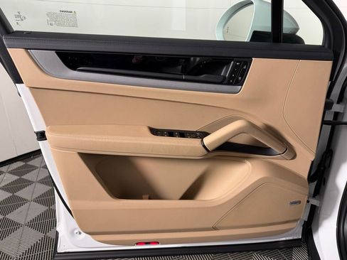 New 2026 Porsche Cayenne S image 25