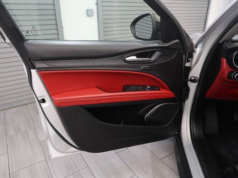 Used 2020 Alfa Romeo Stelvio AWD w/ Nero Edizione image 13