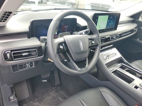 New 2026 Lincoln Aviator AWD image 12