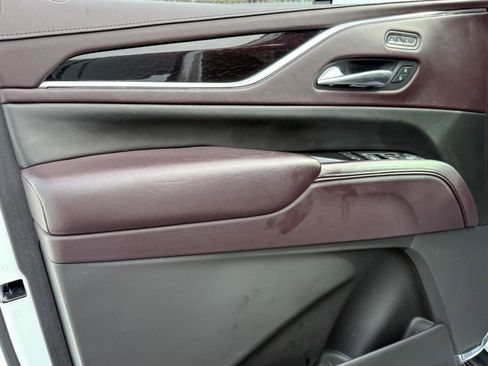 Used 2022 Cadillac Escalade Sport Platinum w/ LPO, ONYX Package image 15