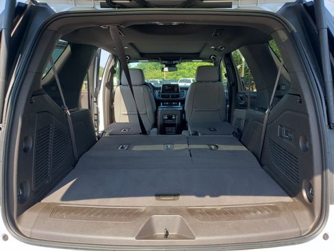 Used 2023 GMC Yukon SLT w/ SLT Premium Package RWD image 13