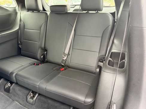 Used 2025 Chevrolet Traverse LT FWD image 36