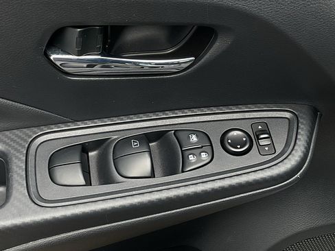 Used 2025 Nissan Versa SV image 13