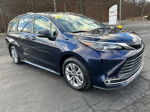 Certified 2024 Toyota Sienna Platinum image 7