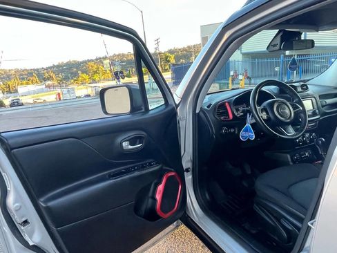 Used 2016 Jeep Renegade Trailhawk image 26