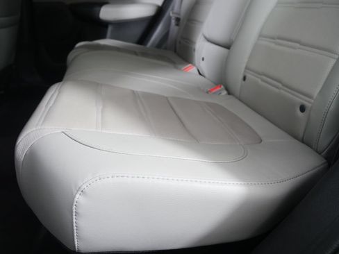Used 2019 Honda CR-V Touring image 13