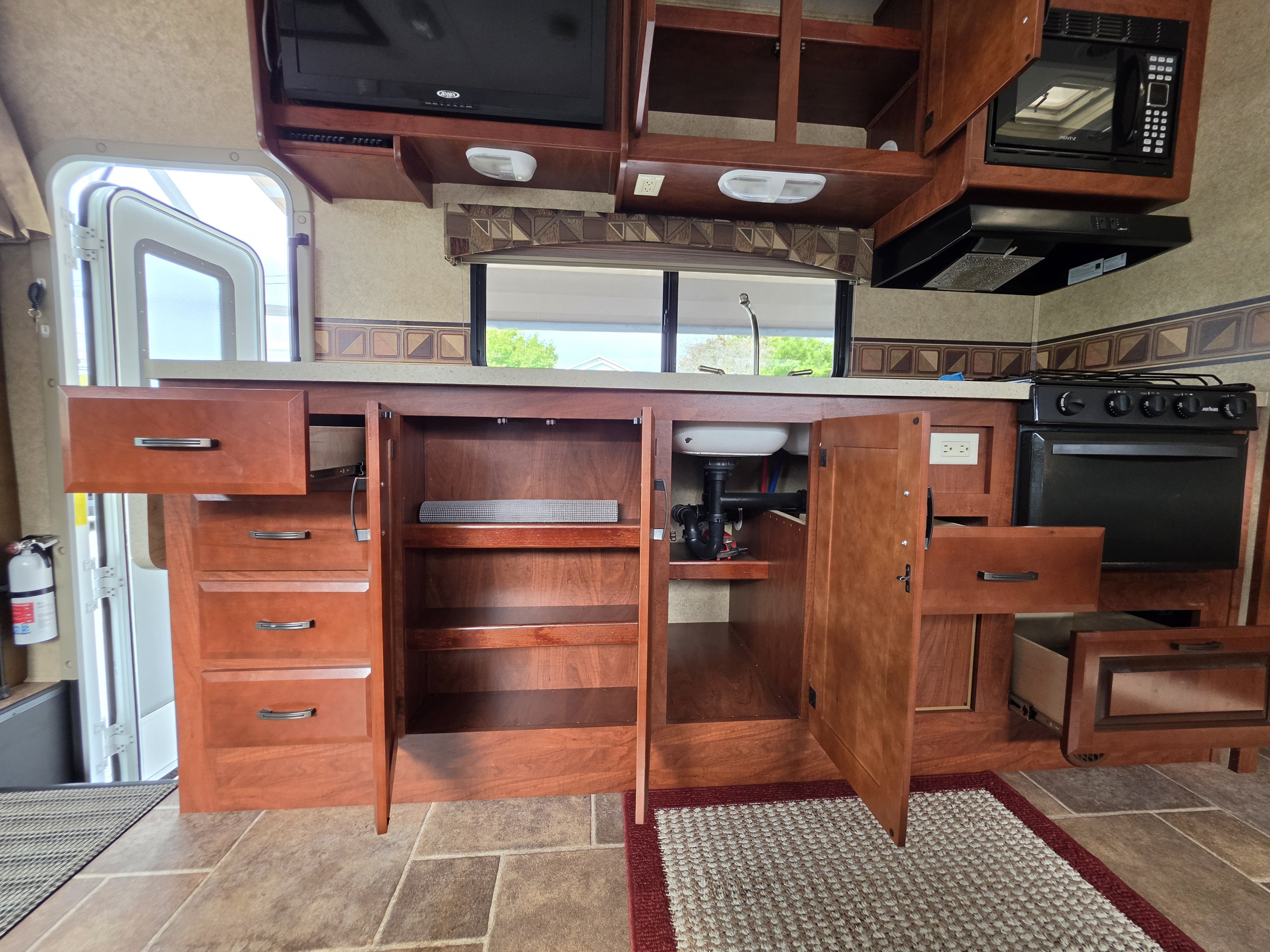 Used 2012 Ford E-450 and Econoline 450 Super Duty w/ Motorhome Prep Pkg RWD image 28