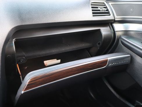 Used 2016 Ford Explorer Limited image 39