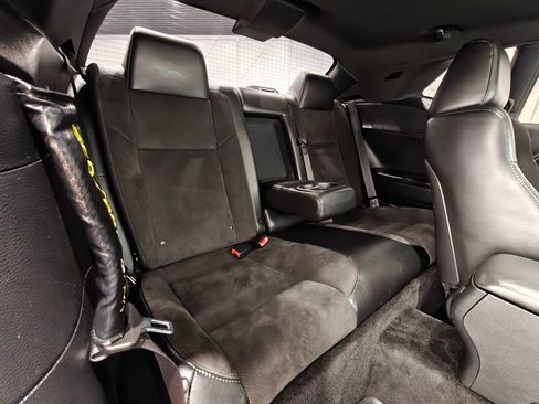 Used 2017 Dodge Challenger R/T Scat Pack w/ Leather Interior Group RWD image 28