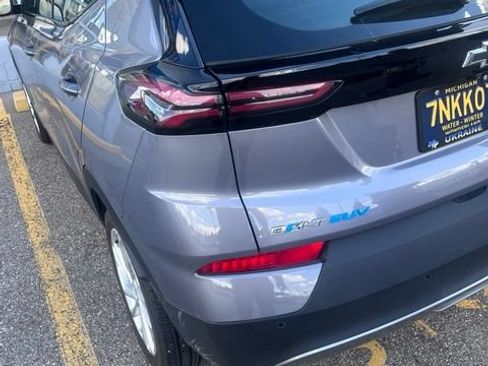 Used 2023 Chevrolet Bolt EUV LT w/ Comfort Package FWD image 13