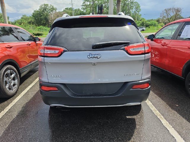 Used 2018 Jeep Cherokee Limited AWD/4WD image 5