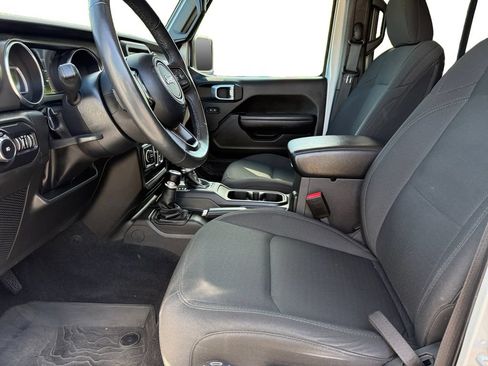 Used 2022 Jeep Wrangler Unlimited Sport AWD/4WD image 9