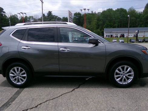 Used 2017 Nissan Rogue SV w/ SV Premium Package AWD/4WD image 5