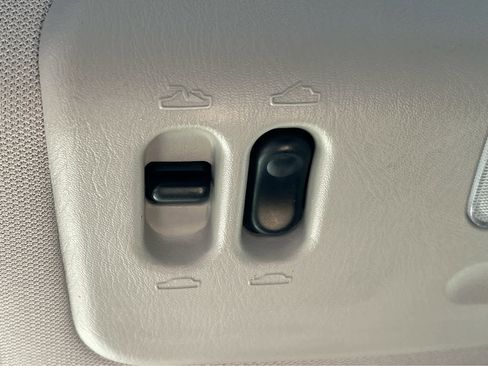 Used 2005 Nissan Altima 3.5 SE w/ (M01) Sport Pkg image 11