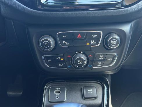 Used 2021 Jeep Compass Limited image 21