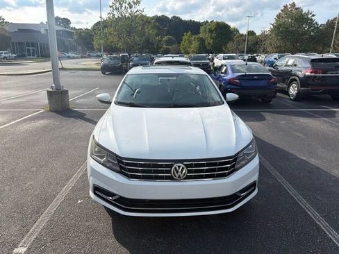 Used 2018 Volkswagen Passat 2.0T SE FWD image 6