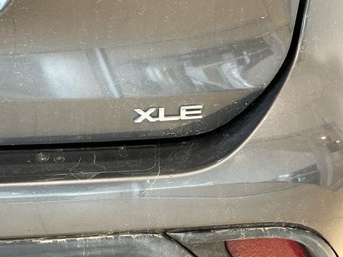Used 2023 Toyota Highlander XLE AWD/4WD image 8