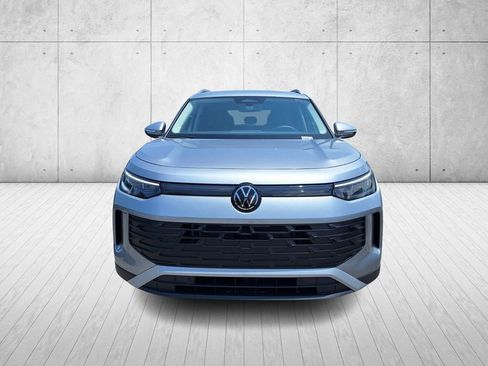 New 2025 Volkswagen Tiguan SE image 2