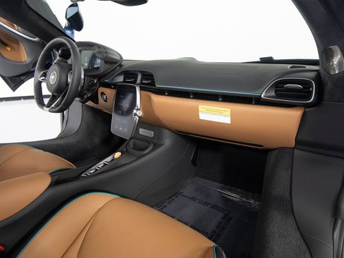 Used 2026 McLaren Artura Spider RWD image 23