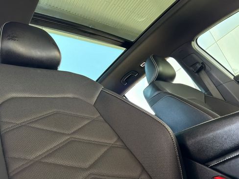 Used 2024 Volkswagen Atlas Cross Sport SE w/ Panoramic Sunroof Package AWD/4WD image 18