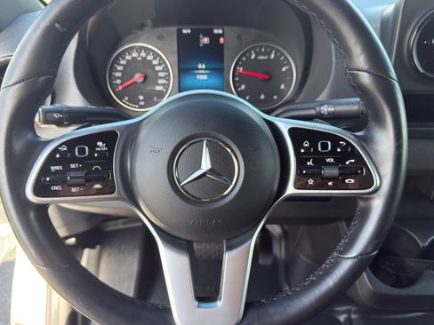Used 2022 Mercedes-Benz Sprinter 2500 image 22