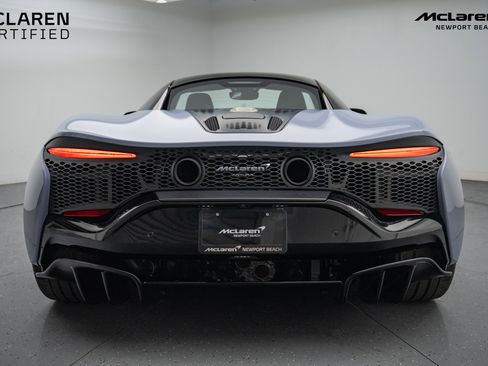Used 2024 McLaren Artura image 19