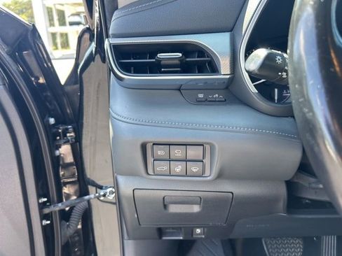 Used 2021 Toyota Highlander Platinum AWD/4WD image 29
