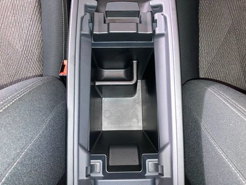 Used 2025 Nissan Rogue SV AWD/4WD image 12