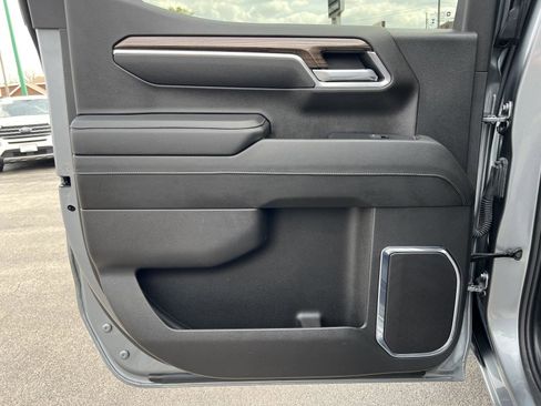 Used 2025 Chevrolet Silverado 1500 LT RWD image 16