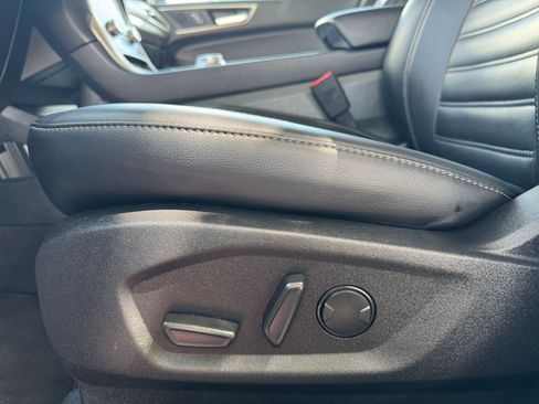 Used 2024 Ford Edge SEL image 32