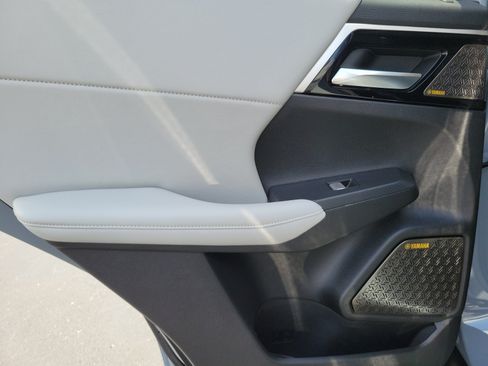 New 2026 Mitsubishi Outlander SE FWD image 12