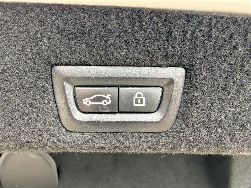 Used 2019 BMW 740i w/ M Sport Package RWD image 27