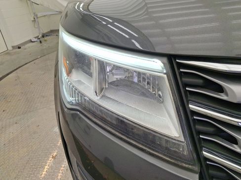 Used 2017 Ford Explorer Limited image 28