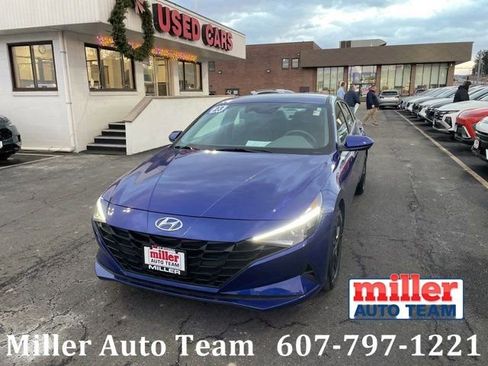 Used 2023 Hyundai Elantra SEL w/ Cargo Package image 1