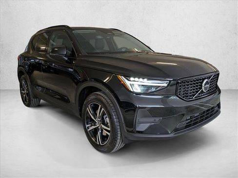 Used 2026 Volvo XC40 B4 Core w/ Climate Package FWD image 7