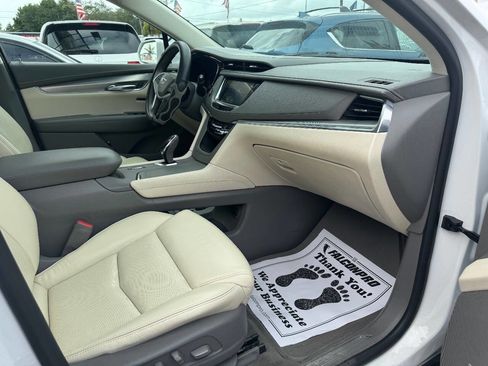 Used 2017 Cadillac XT5 Luxury w/ Driver Awareness Package image 22