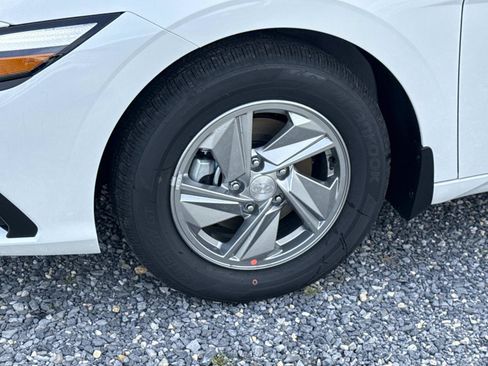 New 2026 Hyundai Elantra SE FWD image 17