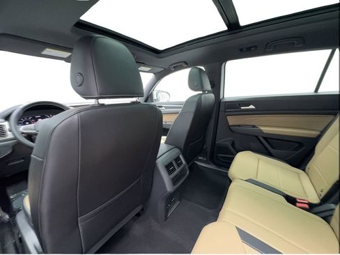 Used 2022 Volkswagen Atlas Cross Sport SE w/ Panoramic Sunroof Package FWD image 25
