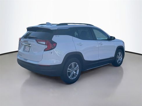 Used 2023 GMC Terrain SLE w/ Driver Convenience Package image 7