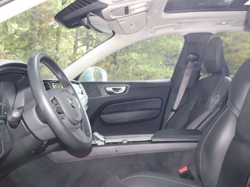 Used 2022 Volvo XC60 B5 Inscription w/ Advanced Package image 10