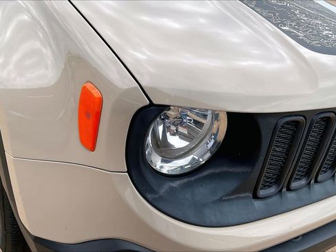 Used 2017 Jeep Renegade Trailhawk AWD/4WD image 27