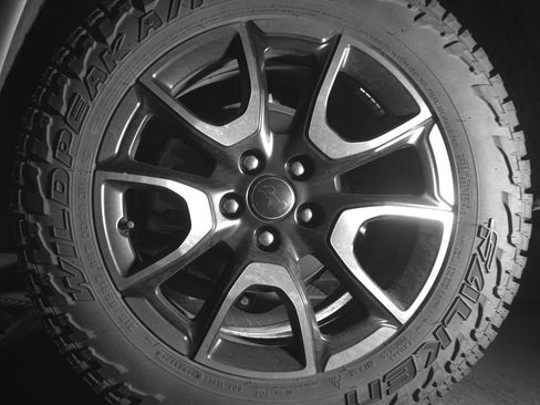 Used 2025 Jeep Compass Trailhawk AWD/4WD image 14