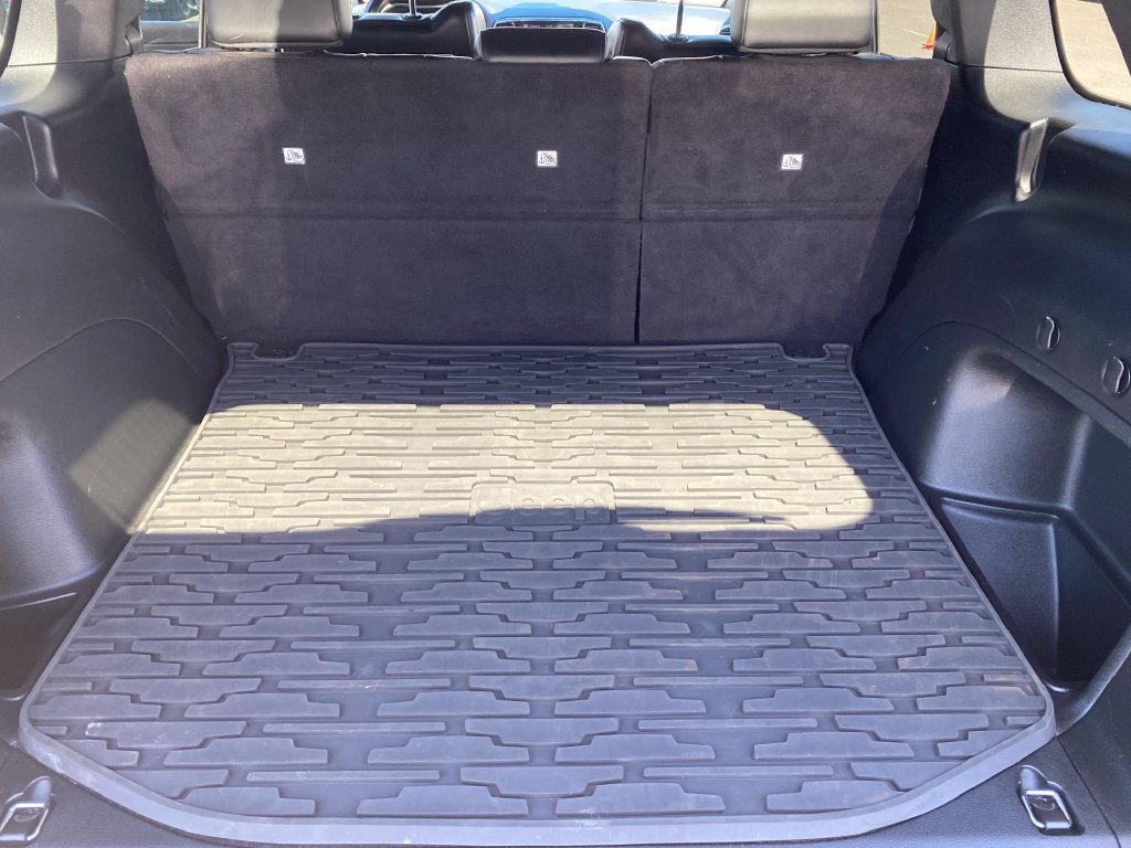 Used 2021 Jeep Grand Cherokee Laredo X RWD image 29