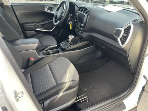 Used 2022 Kia Soul LX FWD image 30